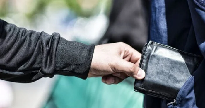 3 minlik telefonu oğurlayan yeniyetmələr tutuldu
