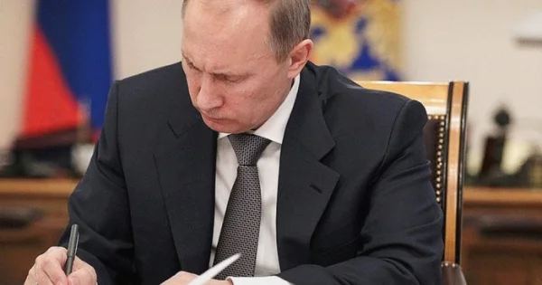 Putin işdən çıxardığı nazirin yerinə təyinat etdi
