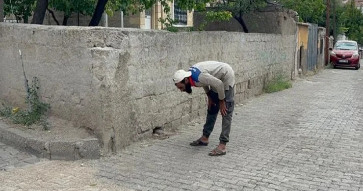 Yol polisini görən sürücü namaza başladı, cərimələndi ŞOK VİDEO