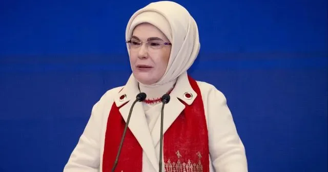 Əminə Ərdoğan şəhid olan 12 hərbçi üçün başsağlığı VERDİ