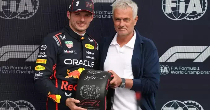 Mourinyo Formula 1 i ziyarət etdi, Ferstappenə hədiyyə verdi və Jota haqda danışdı