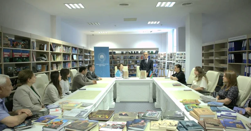 Türk Mədəniyyəti və İrsi Fondundan Elmi Kitabxanaya kitab hədiyyəsi FOTO