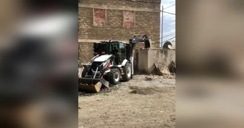 Daha bir qanunsuz tikili söküldü VİDEO