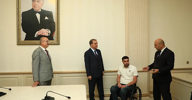 Niyazi Bayramov məzun olan müharibə iştirakçısı ilə görüşdü Fotolar