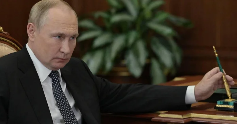 Nazirliyi 14 ay çəkdi Putin onu vəzifəsindən uzaqlaşdırdı