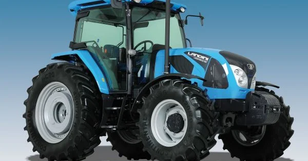 Kommunal Müəssisələr Kombinatı 54 minə traktor alır
