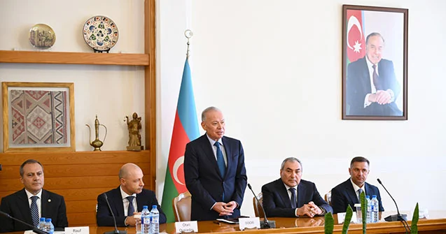Kollektivə təqdim olundular