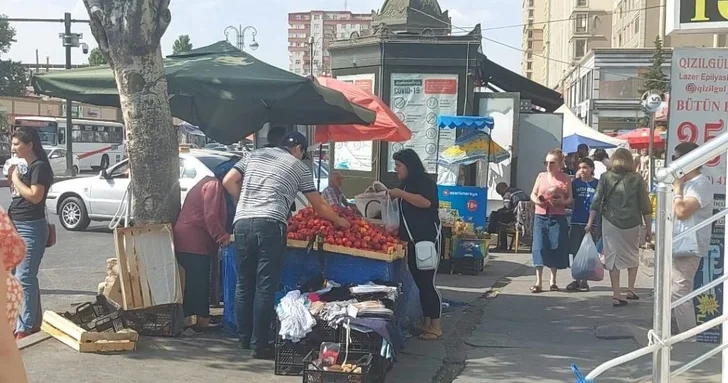 Торговля на тротуарах в столице создает опасность для пешеходов