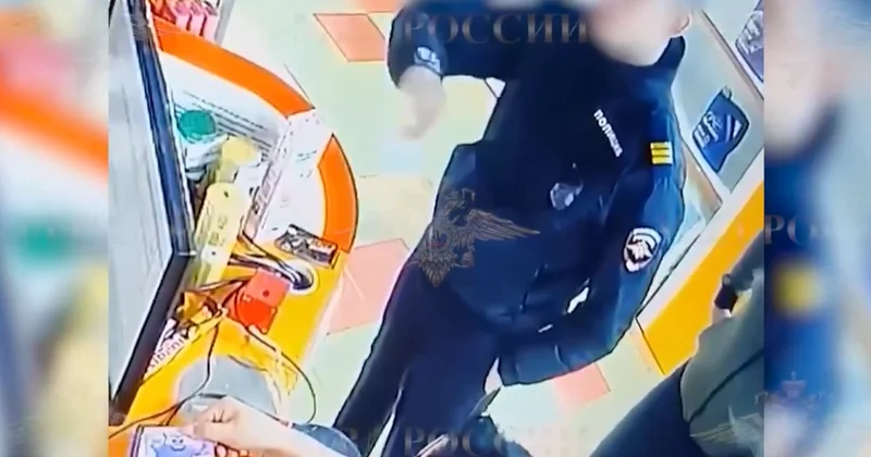 Polis forması geyinib növbəsiz yanacaq doldurdu VİDEO