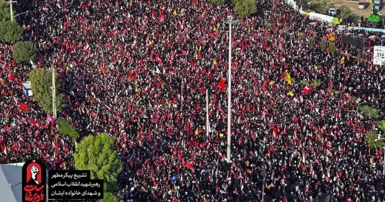Xamenei və ailəsi üçün keçirilən yürüşdən GÖRÜNTÜLƏR