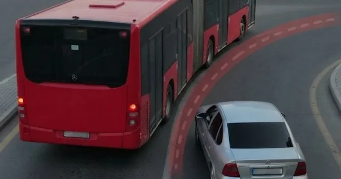Sağa dönən iri nəqliyyat vasitələrinə yaxınlaşmaq niyə təhlükəlidir? İZAH VİDEO