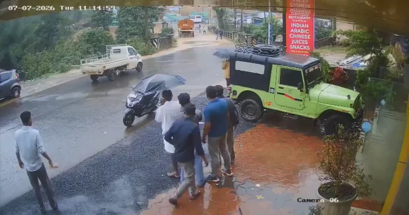 Момент жуткого оползня в Индии попал на камеру ВИДЕО