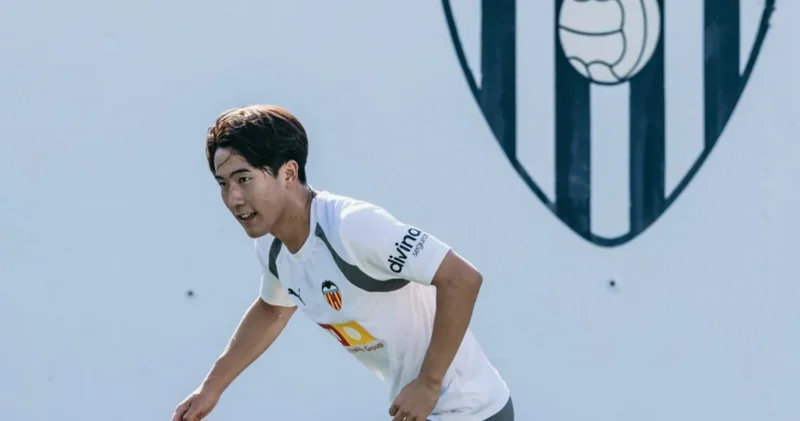 “Valensiya“ yaponiyalı futbolçu Ryunosuke Sato ilə müqavilə imzalayıb