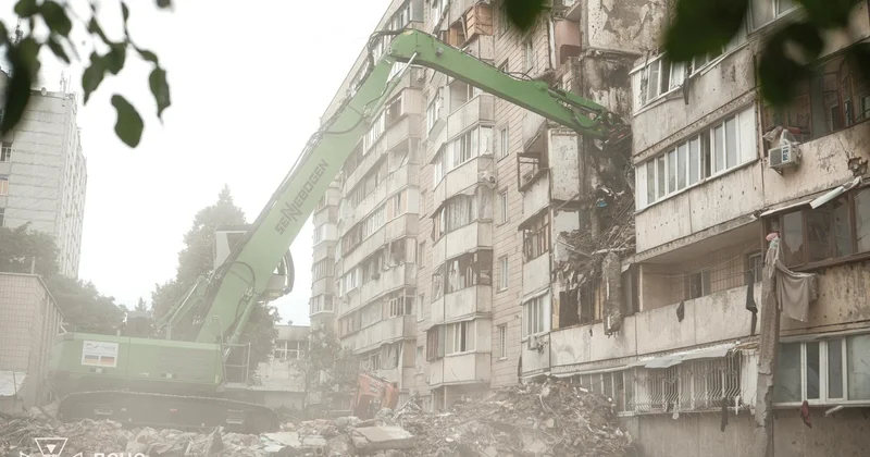 Kiyevdə xilasetmə əməliyyatı başa çatdı 19 ölü, 61 yaralı var FOTO