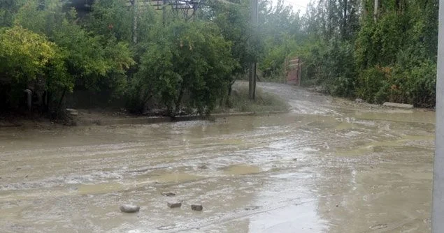 Bəzi rayonlara leysan yağı