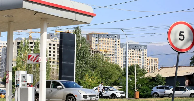 Кыргызстан обратился к Казахстану с просьбой о поставках бензина