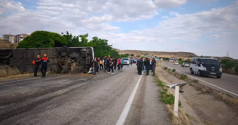 В Турции опрокинулся автобус: десятки пострадавших
