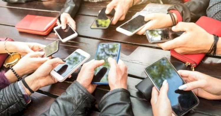 İkinci əl telefon alarkən DİQQƏTLİ OLUN Oğurluq çıxarsa, nə etməliyik?