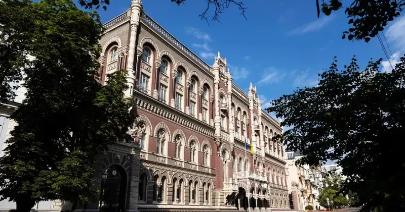 Экс главу Нацбанка Украины подозревают в госизмене