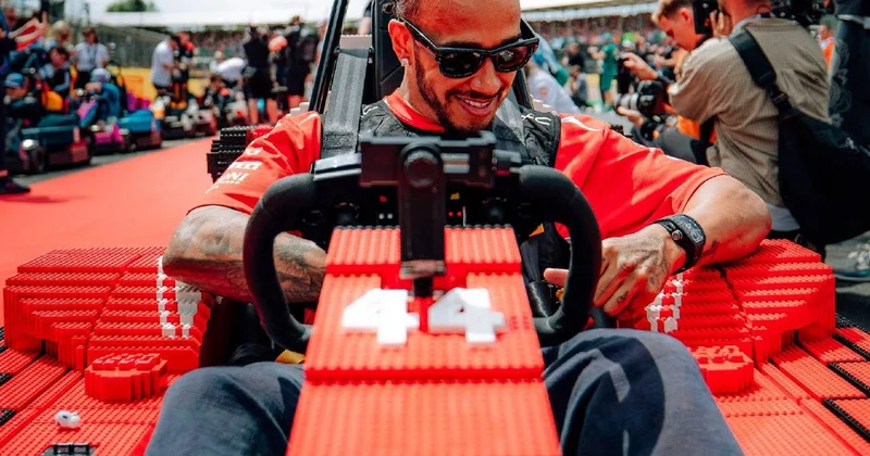 Formula 1 pilotları LEGO bolidlərində yarış keçiriblər