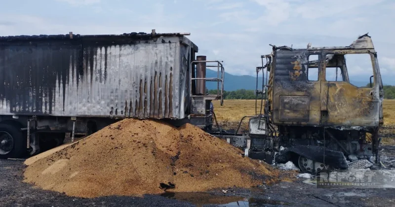 Oğuzda buğda daşıyan TIR yandı