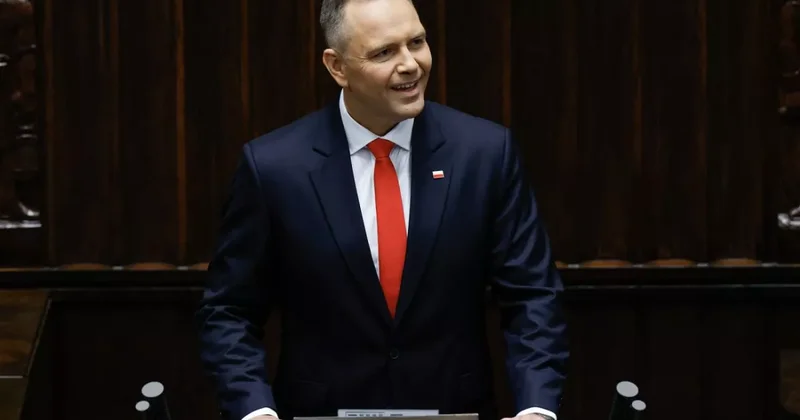 Что президент Польши не поделил с министром обороны?