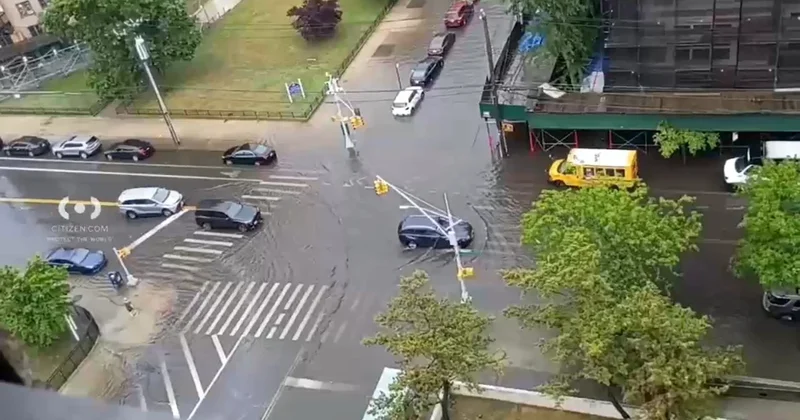 Сильные дожди создали серьезные проблемы для Нью Йорка