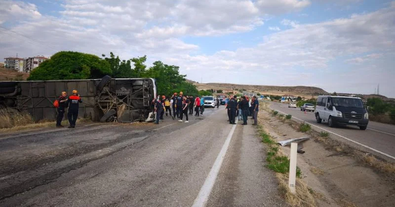 Türkiyədə avtobus qəzası, çoxlu sayda yaralı var