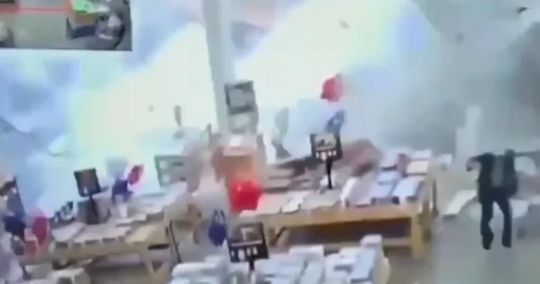 Ticarət mərkəzinin damı çökdü ANBAAN VİDEO
