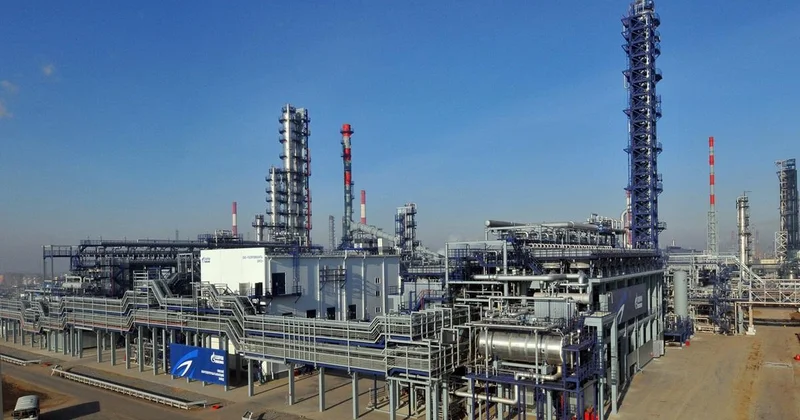 Омский нефтеперерабатывающий завод остановил работу после украинской атаки
