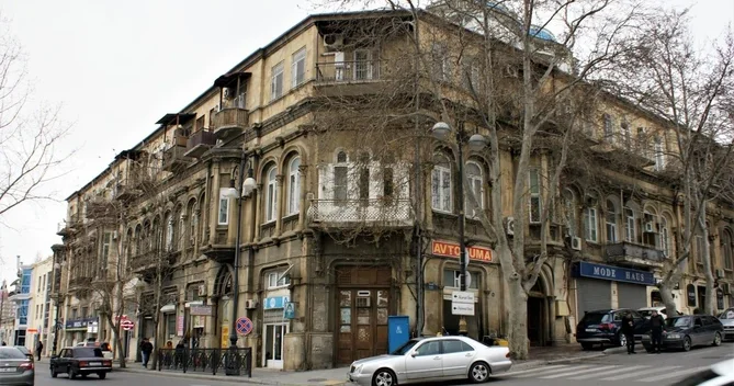 Bakıda tarixi bina SÖKÜLÜR FOTO