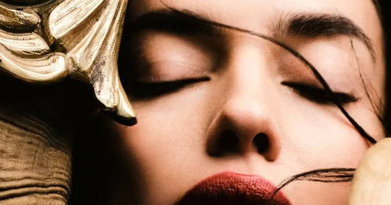 İrina Şeyk Vogue nin üz qabığında FOTOLAR