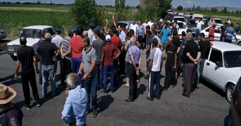 Где деньги, Зин? : Индийцы устроили протест в Иджеване ВИДЕО