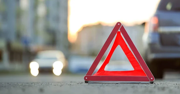 9 погибших при столкновении микроавтобуса с грузовиком на трассе Баку Газах