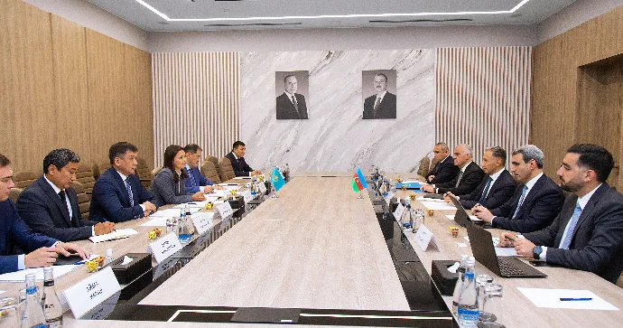 Rəşad Nəbiyev Qazaxıstan rəsmiləri ilə nəqliyyat əməkdaşlığını müzakirə etdi
