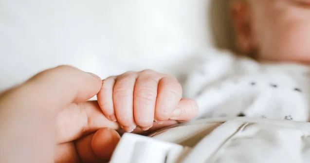 Qeyri rəsmi nikahda doğulan uşaq: miras hüququ varmı?