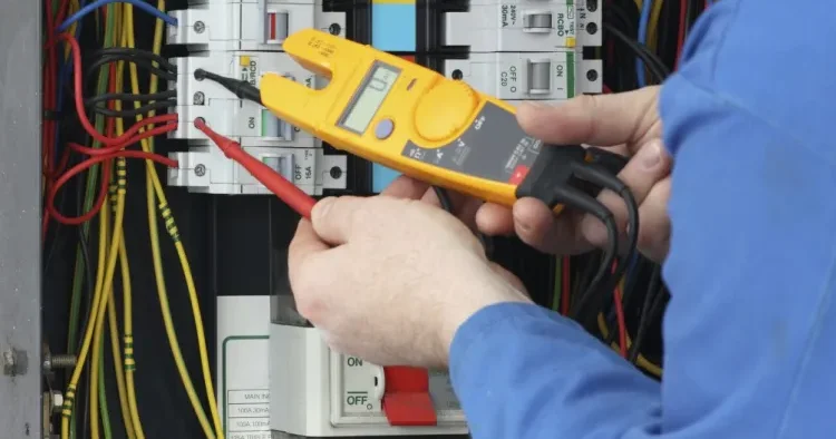 Elektrik görünmür, amma ciddi təhlükə mənbəyidir Elektrik ustasından ÇAĞIRIŞ