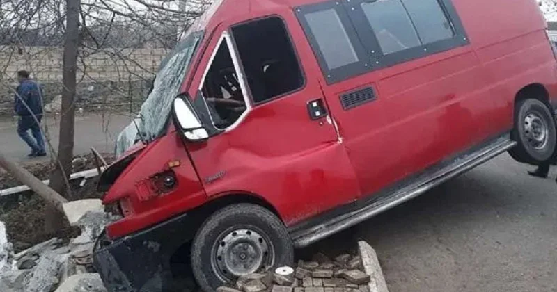 Daha bir mikroavtobus qəzası Bağça müəllimləri YARALANDI