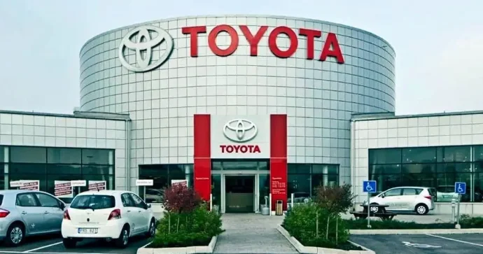 “Toyota”nın xalis mənfəəti azaldı