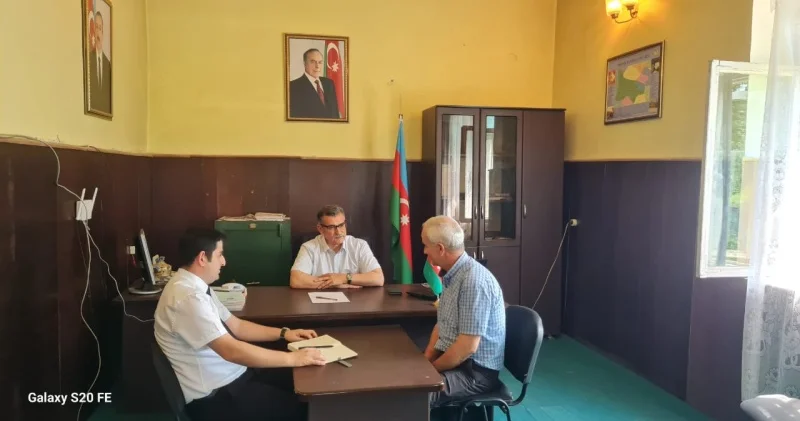 Deputat tətil vaxtı seçicilərlə görüşə getdi FOTO
