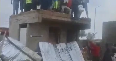 В Кении вертолет влетел в жилой дом ВИДЕО