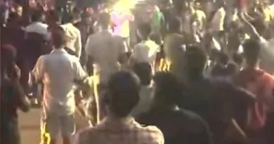 Hindistanlılar İcevan İrəvan yolunu bağladılar
