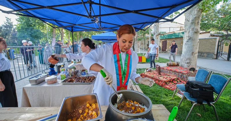 Azərbaycan plovu Səmərqənddə beynəlxalq kulinariya festivalında