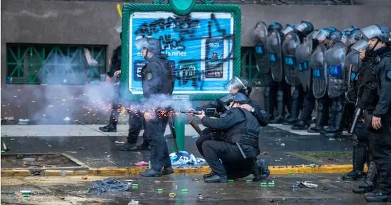 Argentinada kütləvi etirazlar: Xəsarət alanlar var
