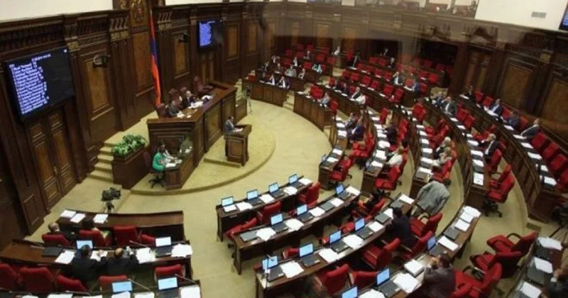 Ermənistanın yeni Konstitusiyasının qəbulu sülh gündəliyinin gələcək tempini müəyyən edəcək KONKRET