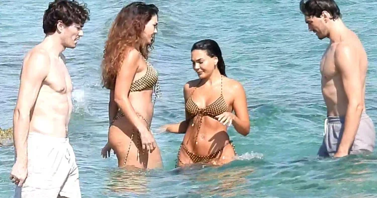 Məşhur cütlüyün Çeşme tətili