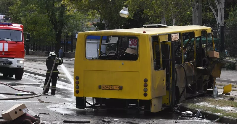 Donetskdə sərnişin avtobusu PUA hücumuna məruz qalıb, bir nəfər yaralanıb
