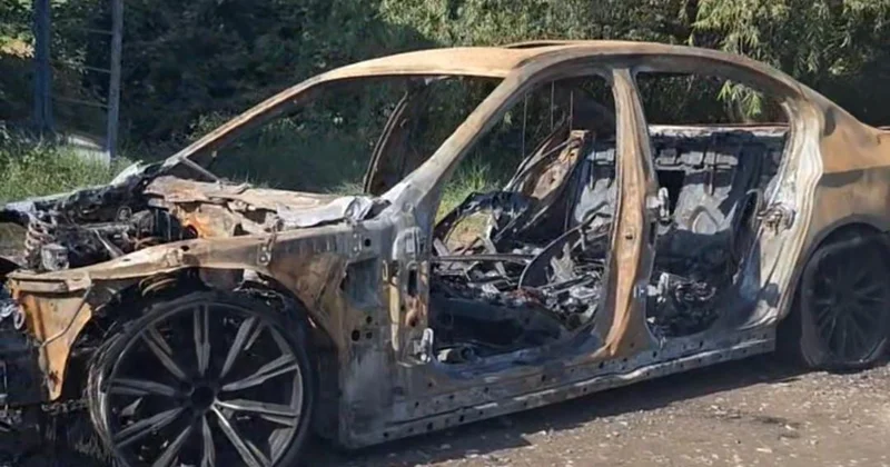 “BMW” yanıb kül oldu Fotolar