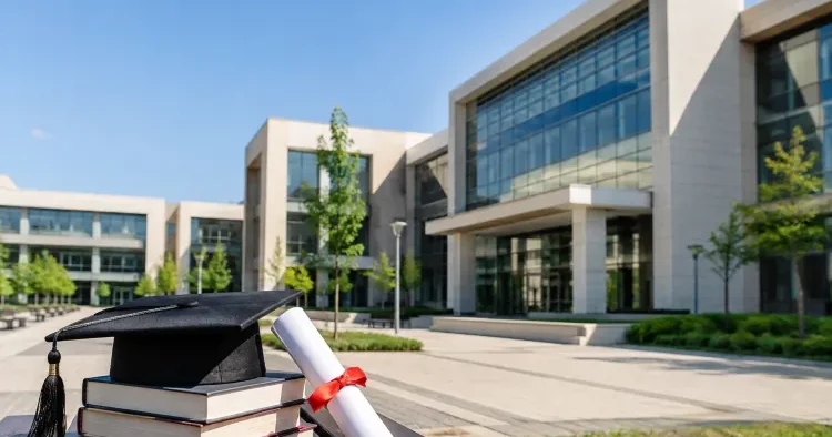 Ekspert Azərbaycanın ən yaxşı 3 özəl universitetini AÇIQLADI