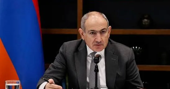 Paşinyan: “Referendum keçirmək erməni xalqına hörmətsizlik olar”